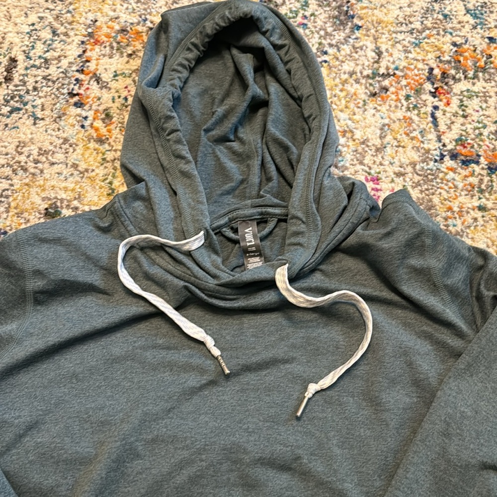 Vuori women’s hoodie